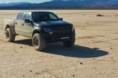 mint400 past lakebed close.jpg