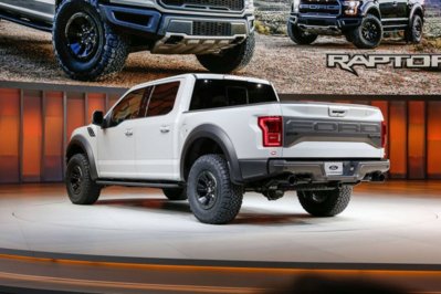 2017-ford-raptor-rear-bumpers.jpg