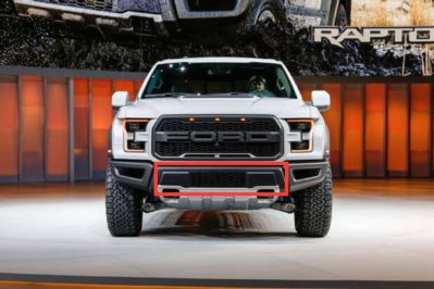 2017-ford-raptor-front.jpg