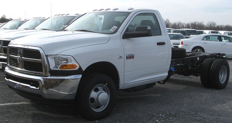 800px-2011_Ram_3500_chassis_cab_--_12-31-2010.jpg