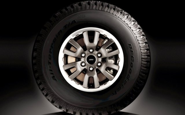 2011-ford-f-150-SVT-raptor-wheels-and-tires.jpg