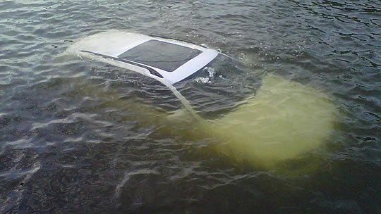 sunk-bmw-wagon-flood1.jpg