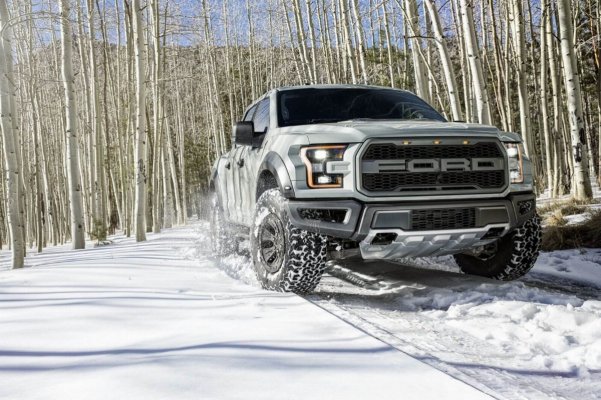 snow-2017-ford-raptor.jpg