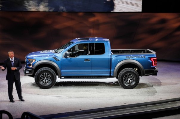 2017-Ford-F-150-Raptor-side-profile.jpg