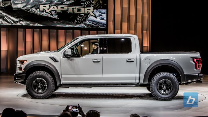 2017-Ford-Raptor-Super-Crew-Cab-2016-NAIAS-7.jpg