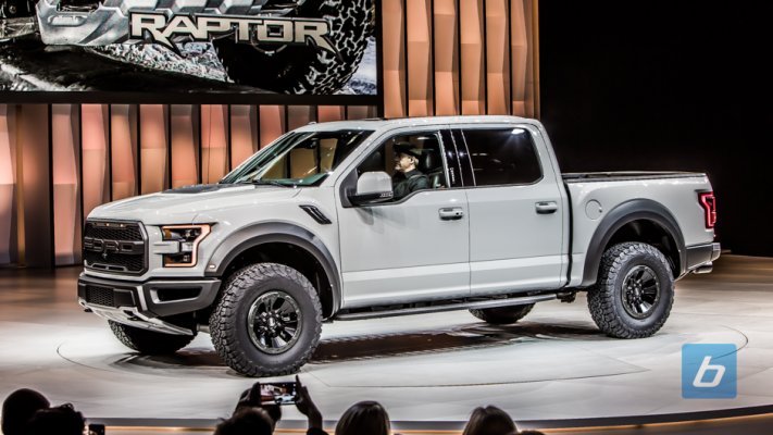 2017-Ford-Raptor-Super-Crew-Cab-2016-NAIAS-6.jpg