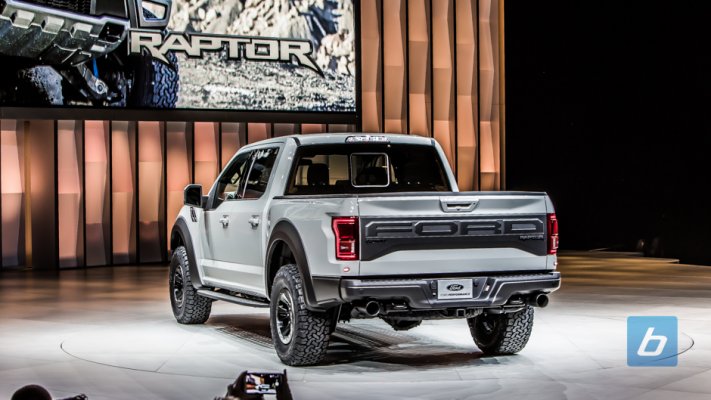 2017-Ford-Raptor-Super-Crew-Cab-2016-NAIAS-9.jpg