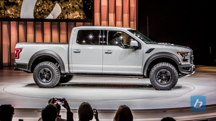 2017-Ford-Raptor-Super-Crew-Cab-2016-NAIAS-2.jpg