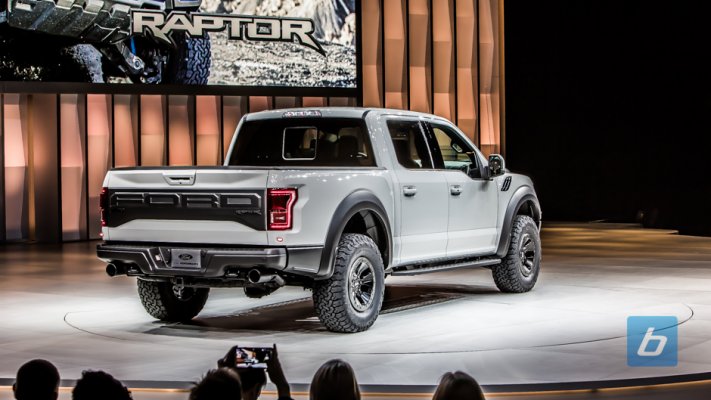 2017-Ford-Raptor-Super-Crew-Cab-2016-NAIAS-12.jpg