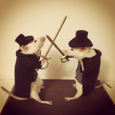 Sword-fighting-gentlemen-mice-650x650.jpg