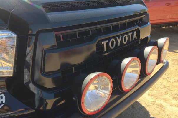 yota-tundra-trd-pro-for-baja-1000-front-light-bar..jpg