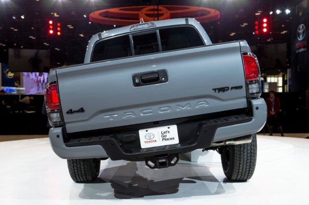 2017-Toyota-Tacoma-TRD-Pro-rear-end.jpg