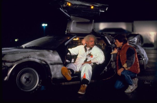 gallery-1431629947-marty-delorean.jpg