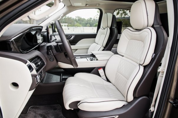 2018-Lincoln-Navigator-front-interior-seats.jpg