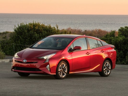 toyota_prius_red_front_58_1536080877_800x600.jpg