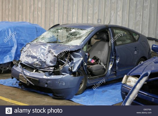 us-that-was-involved-in-a-head-on-collision-G9CF9A.jpg