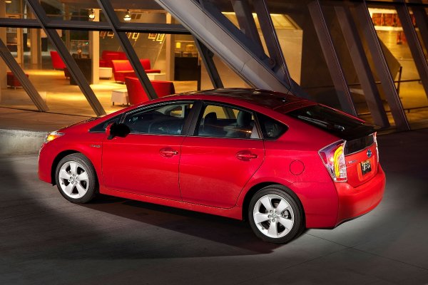 2012-toyota-prius_100374339_h.jpg