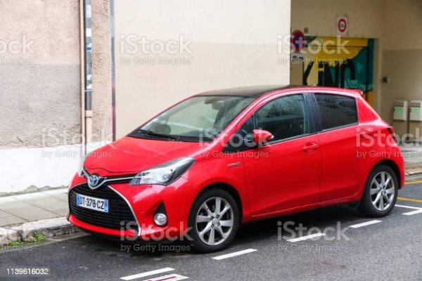 toyota-yaris-picture-id1139616032?s=612x612.jpg