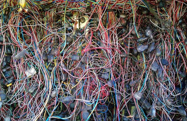 wiring_mess_w.jpg