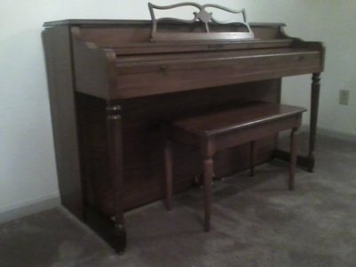 Henry F. Miller spinet piano 2.jpg